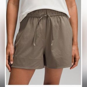 Lululemon Cinchable Waist High-Rise Woven Short 3.5"